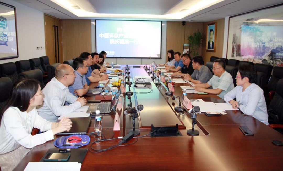 中國環(huán)保產(chǎn)業(yè)研究院翟濱副院長一行蒞臨潤發(fā)集團環(huán)保公司考察洽談